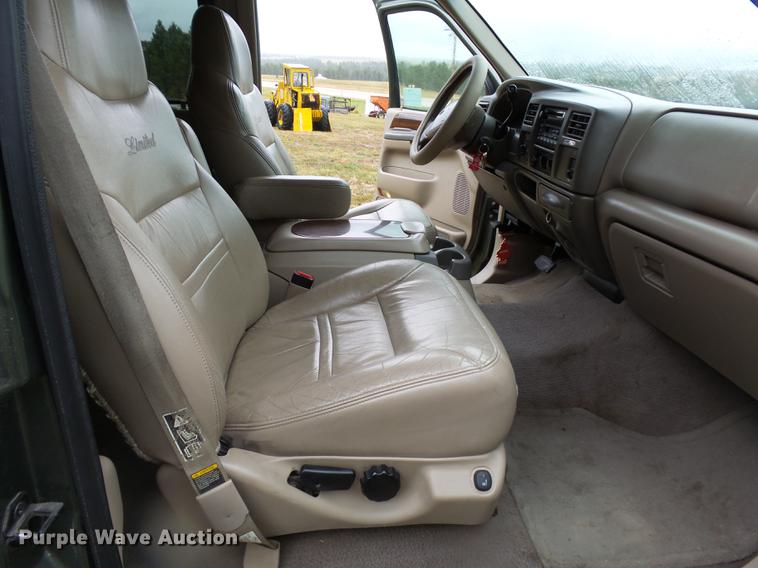 image for item DC6412 2000 Ford Excursion Limited SUV