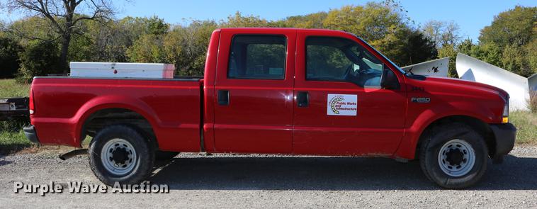 image for item DD0010 2004 Ford F250 Super Duty Crew Cab pickup truck