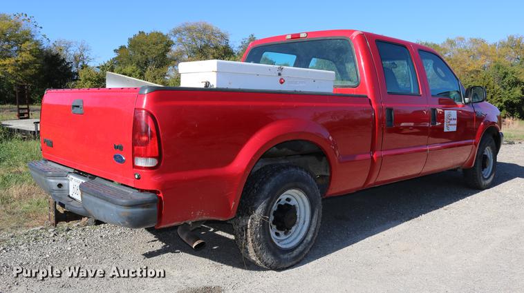 image for item DD0010 2004 Ford F250 Super Duty Crew Cab pickup truck