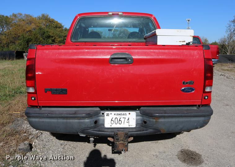 image for item DD0010 2004 Ford F250 Super Duty Crew Cab pickup truck