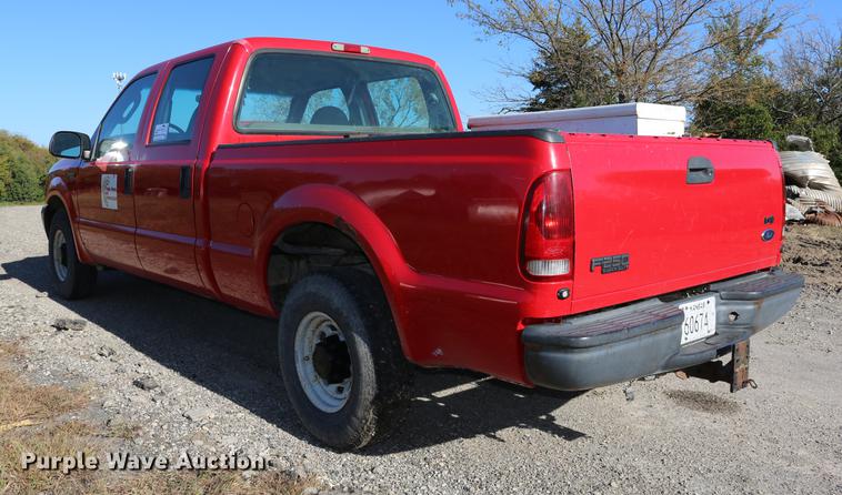 image for item DD0010 2004 Ford F250 Super Duty Crew Cab pickup truck