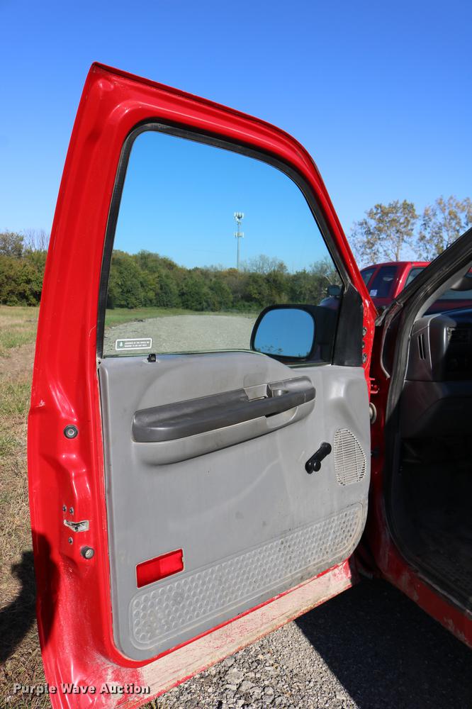 image for item DD0010 2004 Ford F250 Super Duty Crew Cab pickup truck