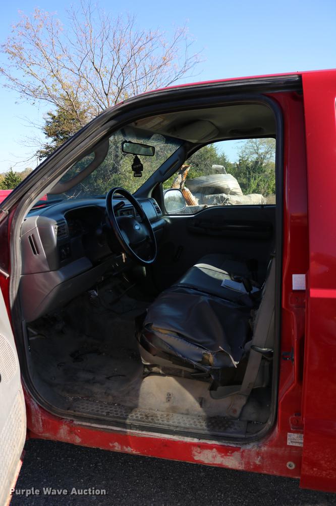 image for item DD0010 2004 Ford F250 Super Duty Crew Cab pickup truck