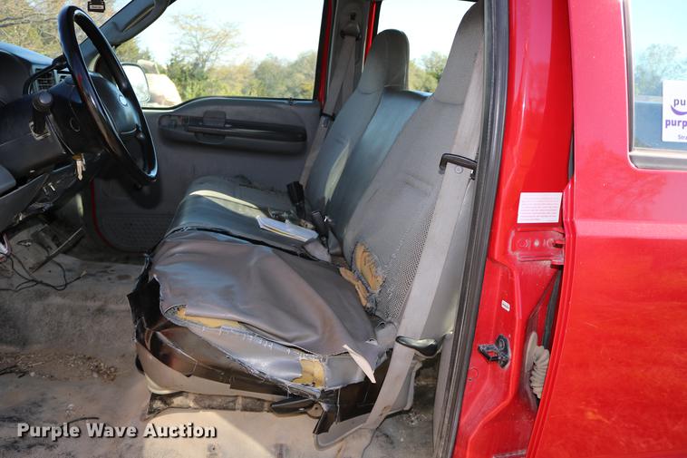 image for item DD0010 2004 Ford F250 Super Duty Crew Cab pickup truck