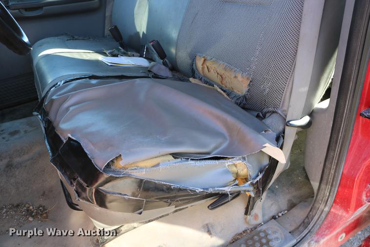 image for item DD0010 2004 Ford F250 Super Duty Crew Cab pickup truck