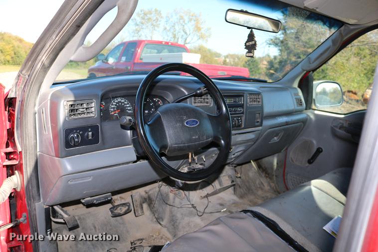 image for item DD0010 2004 Ford F250 Super Duty Crew Cab pickup truck