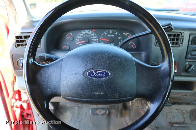 image for item DD0010 2004 Ford F250 Super Duty Crew Cab pickup truck