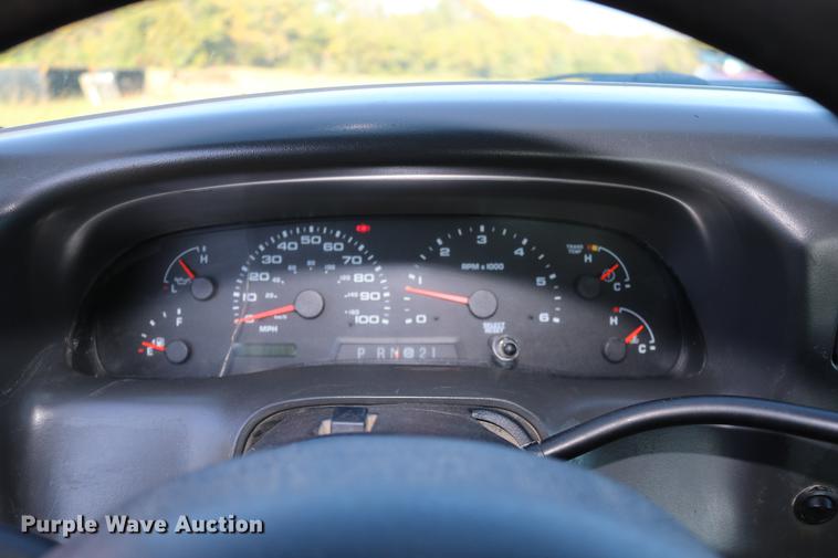 image for item DD0010 2004 Ford F250 Super Duty Crew Cab pickup truck