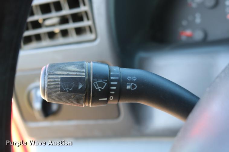 image for item DD0010 2004 Ford F250 Super Duty Crew Cab pickup truck