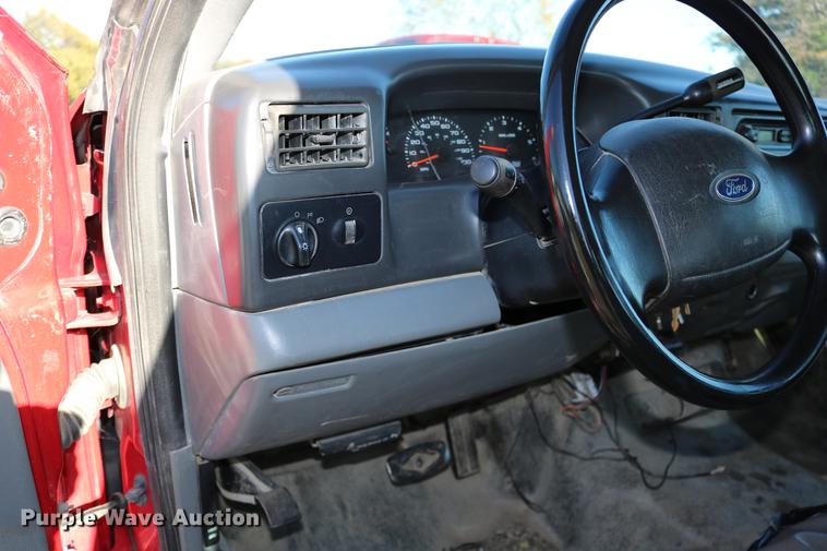 image for item DD0010 2004 Ford F250 Super Duty Crew Cab pickup truck