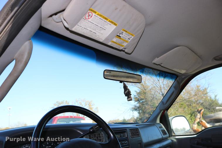 image for item DD0010 2004 Ford F250 Super Duty Crew Cab pickup truck