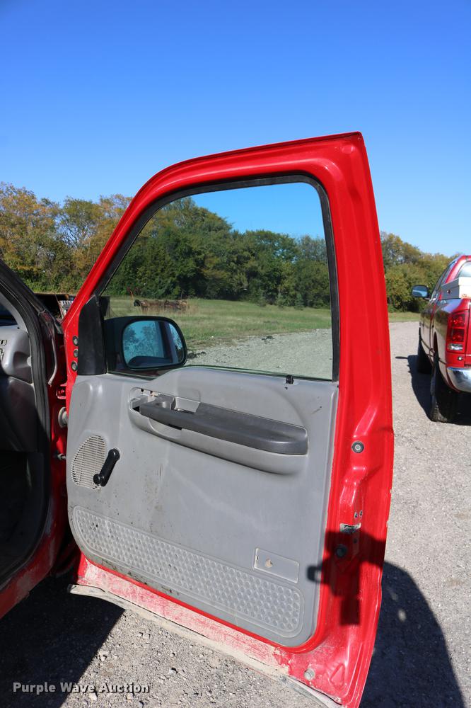 image for item DD0010 2004 Ford F250 Super Duty Crew Cab pickup truck