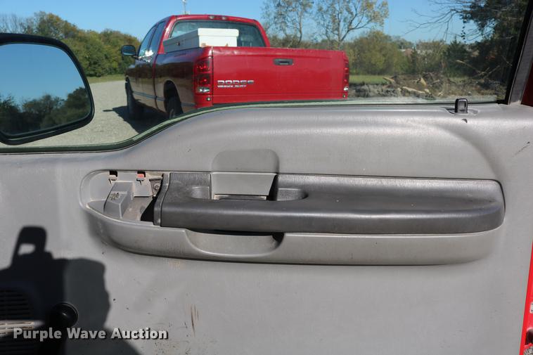 image for item DD0010 2004 Ford F250 Super Duty Crew Cab pickup truck