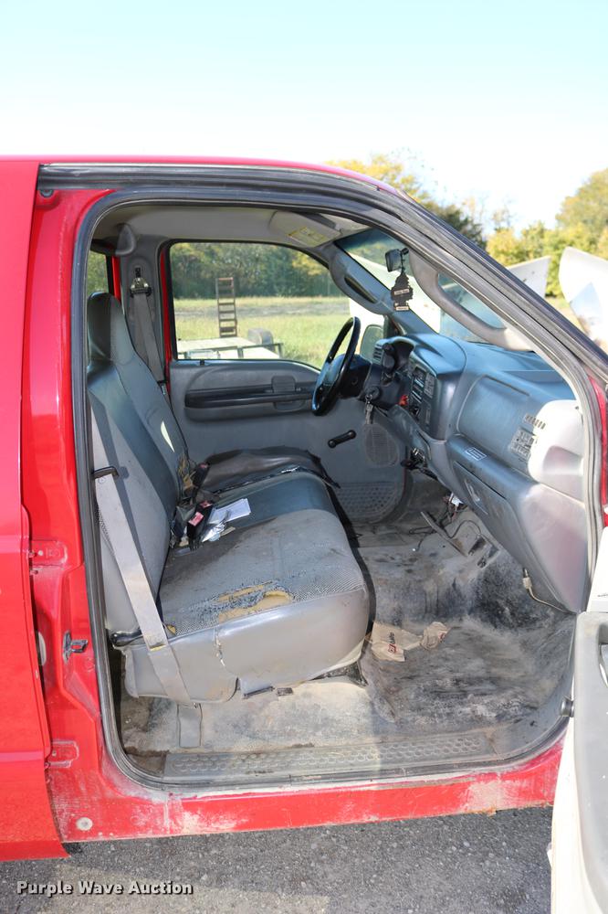 image for item DD0010 2004 Ford F250 Super Duty Crew Cab pickup truck