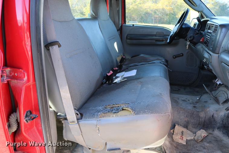 image for item DD0010 2004 Ford F250 Super Duty Crew Cab pickup truck