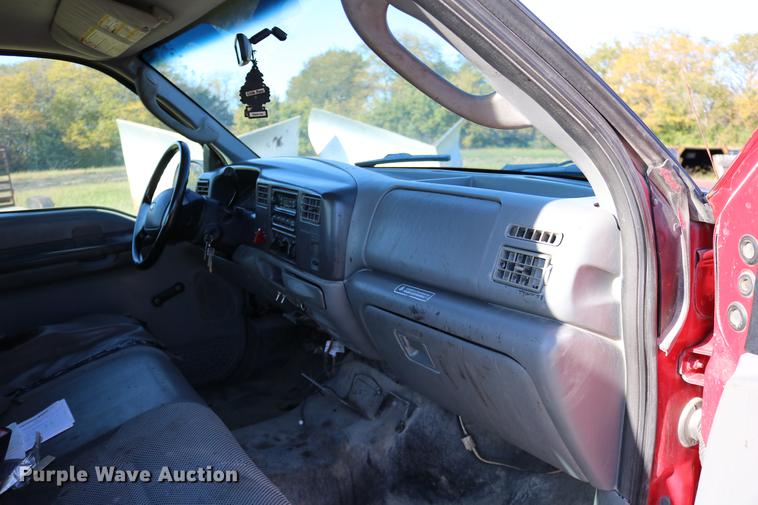 image for item DD0010 2004 Ford F250 Super Duty Crew Cab pickup truck