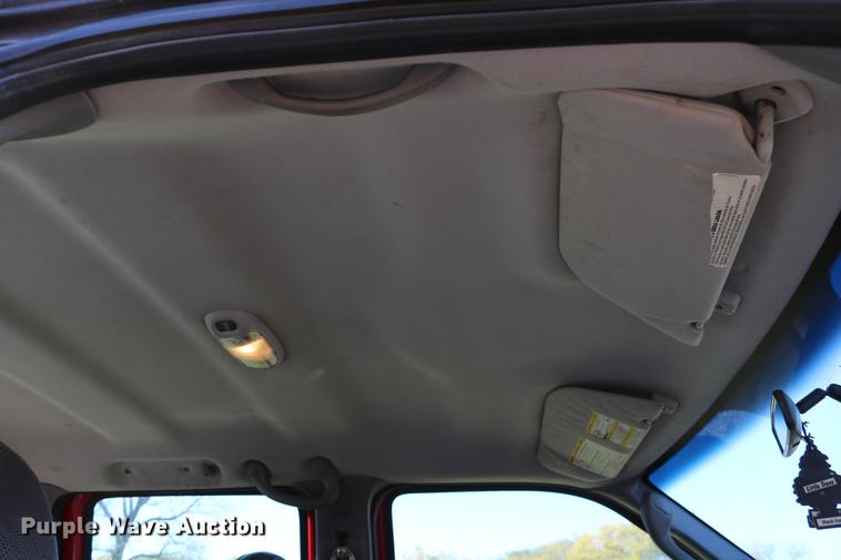 image for item DD0010 2004 Ford F250 Super Duty Crew Cab pickup truck