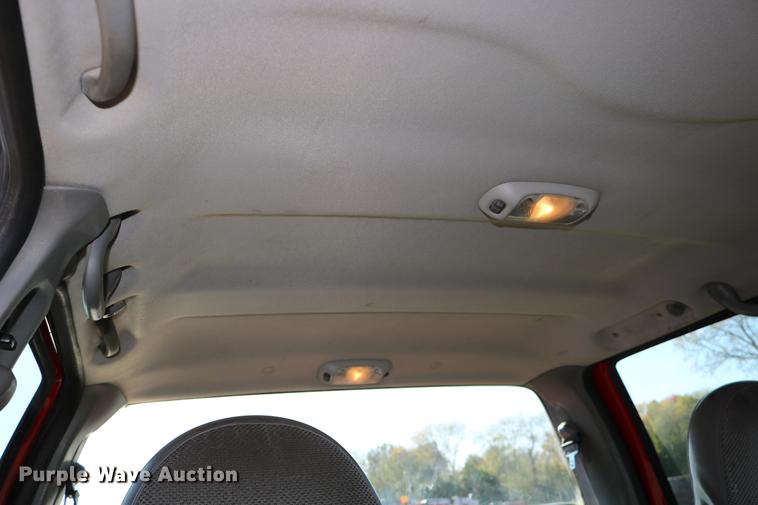 image for item DD0010 2004 Ford F250 Super Duty Crew Cab pickup truck