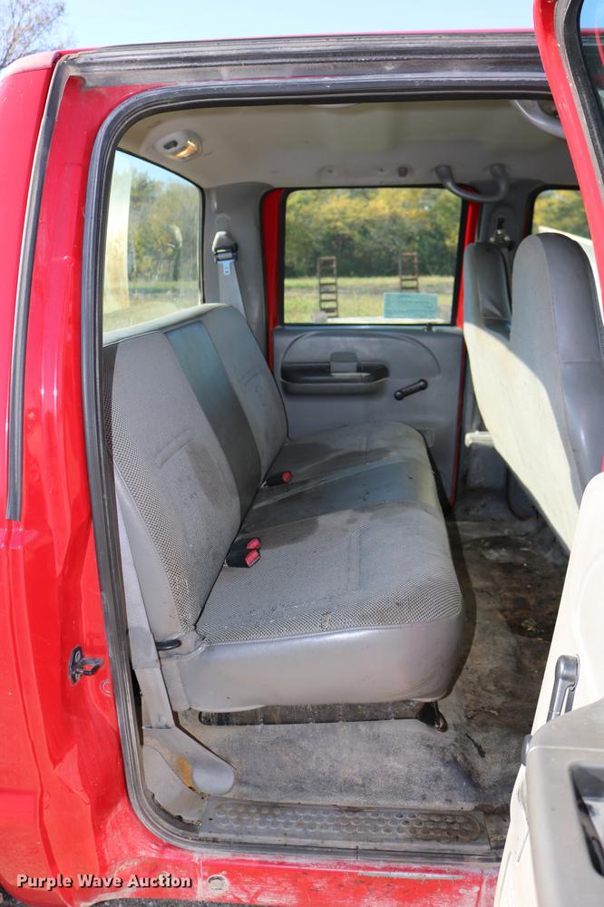 image for item DD0010 2004 Ford F250 Super Duty Crew Cab pickup truck