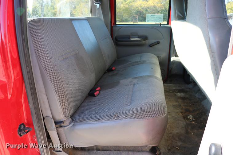 image for item DD0010 2004 Ford F250 Super Duty Crew Cab pickup truck