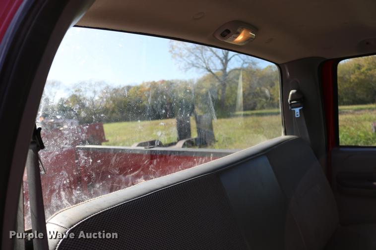 image for item DD0010 2004 Ford F250 Super Duty Crew Cab pickup truck