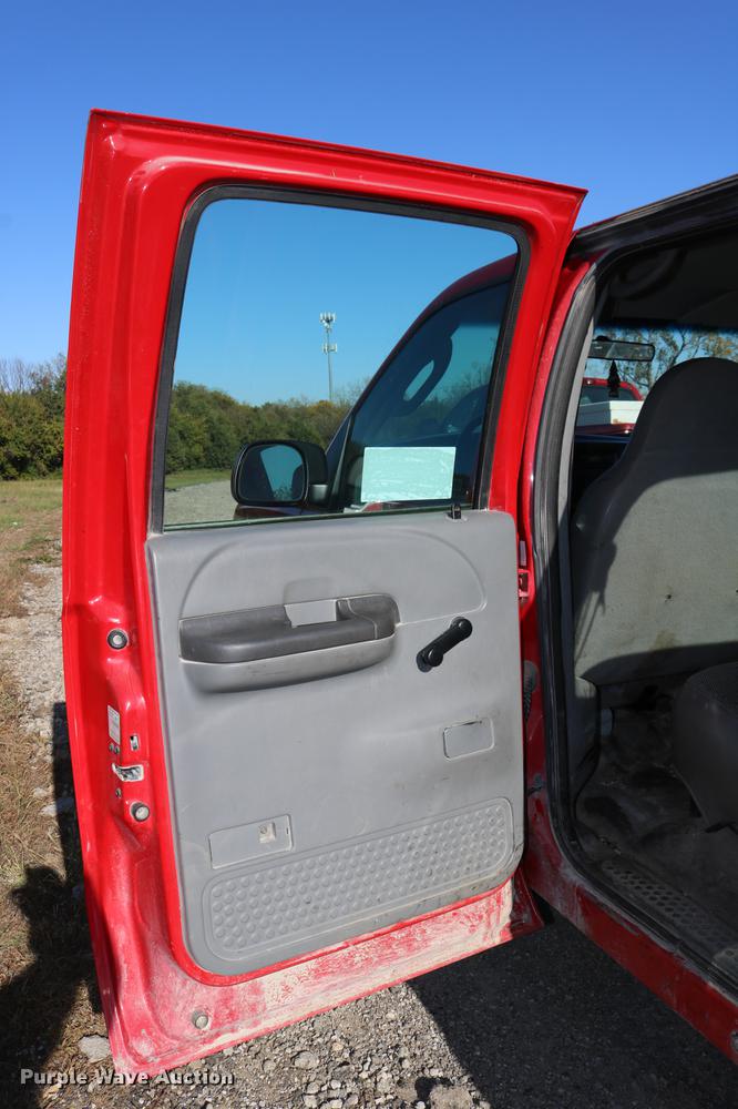 image for item DD0010 2004 Ford F250 Super Duty Crew Cab pickup truck