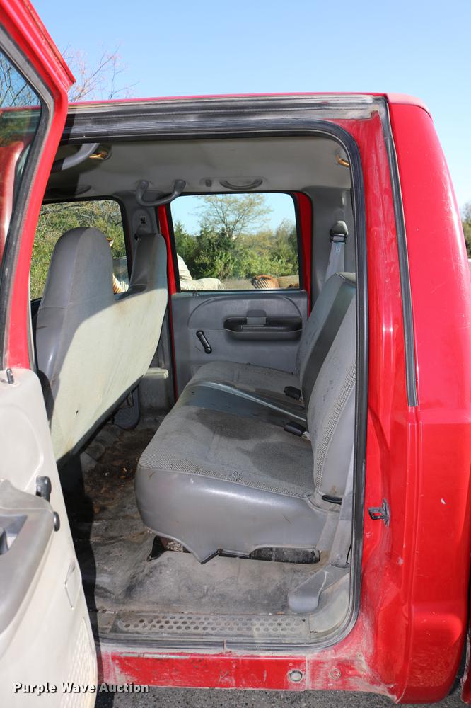 image for item DD0010 2004 Ford F250 Super Duty Crew Cab pickup truck