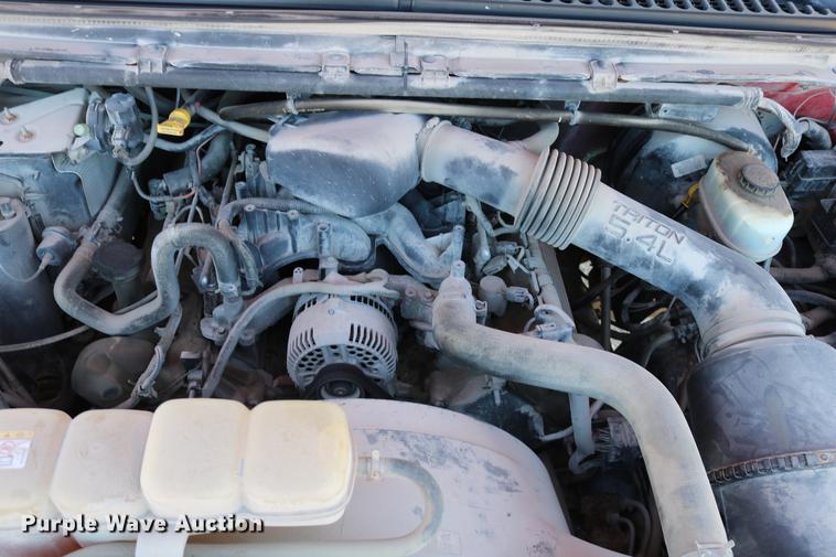 image for item DD0010 2004 Ford F250 Super Duty Crew Cab pickup truck