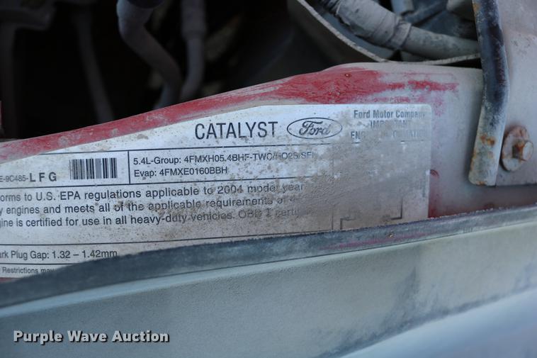 image for item DD0010 2004 Ford F250 Super Duty Crew Cab pickup truck