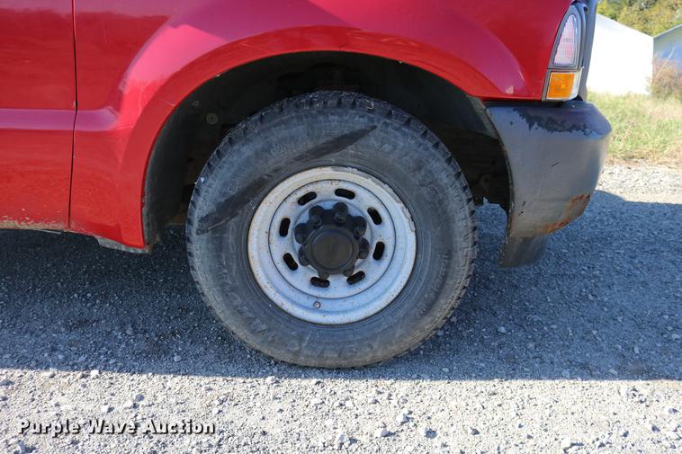 image for item DD0010 2004 Ford F250 Super Duty Crew Cab pickup truck