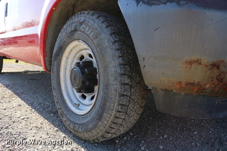 image for item DD0010 2004 Ford F250 Super Duty Crew Cab pickup truck