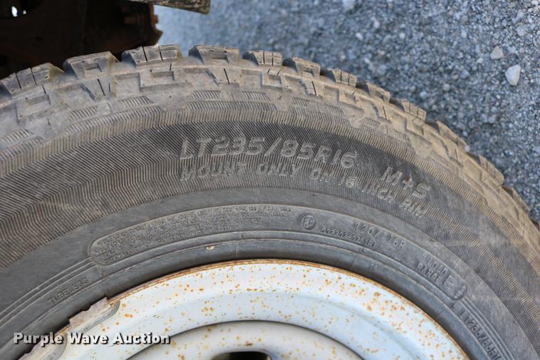 image for item DD0010 2004 Ford F250 Super Duty Crew Cab pickup truck