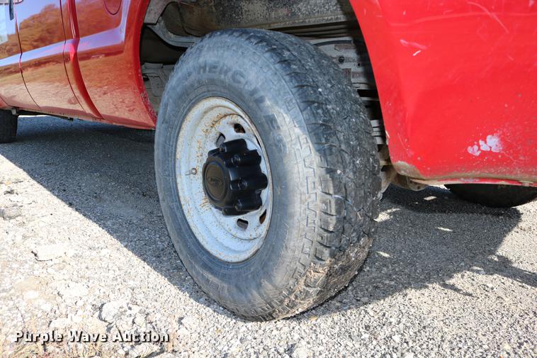 image for item DD0010 2004 Ford F250 Super Duty Crew Cab pickup truck