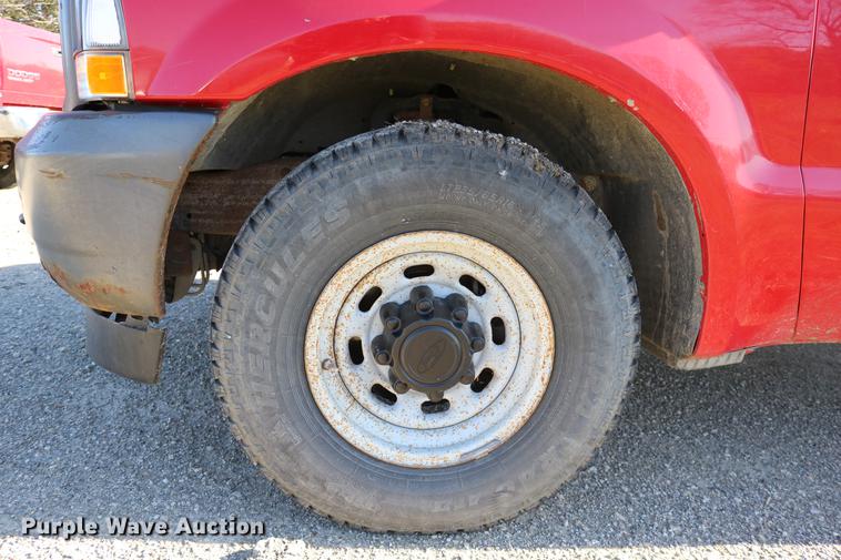 image for item DD0010 2004 Ford F250 Super Duty Crew Cab pickup truck