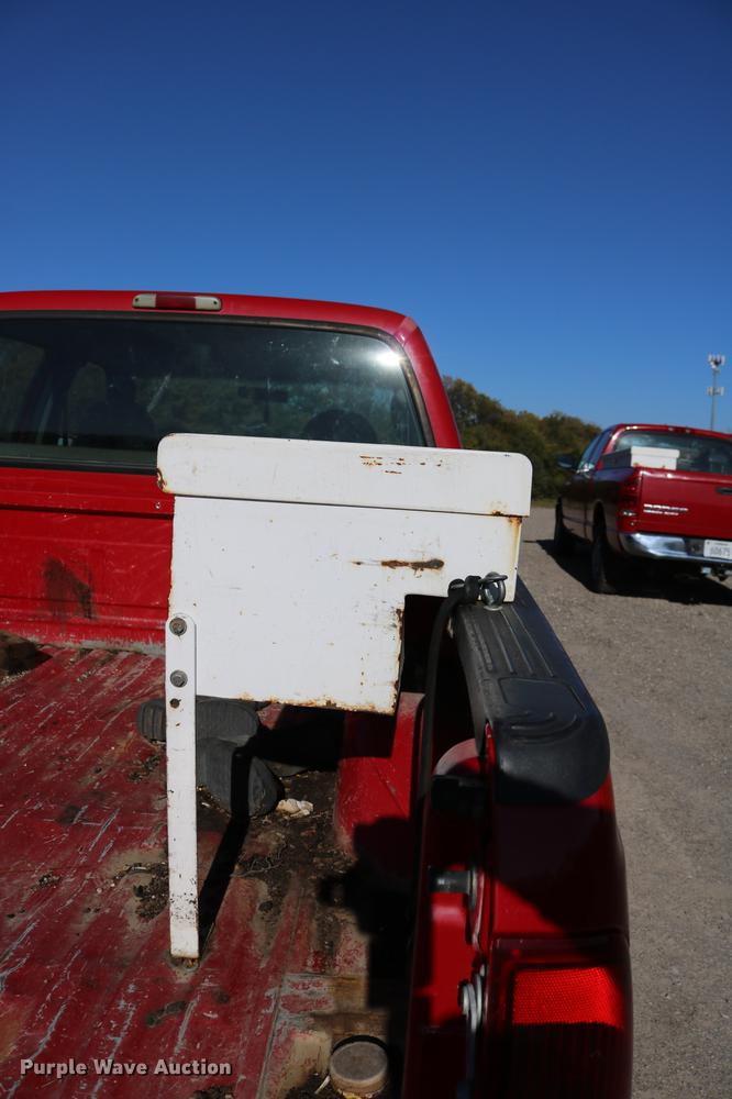 image for item DD0010 2004 Ford F250 Super Duty Crew Cab pickup truck