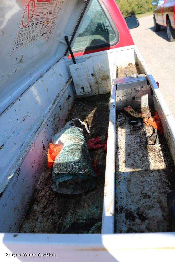 image for item DD0010 2004 Ford F250 Super Duty Crew Cab pickup truck