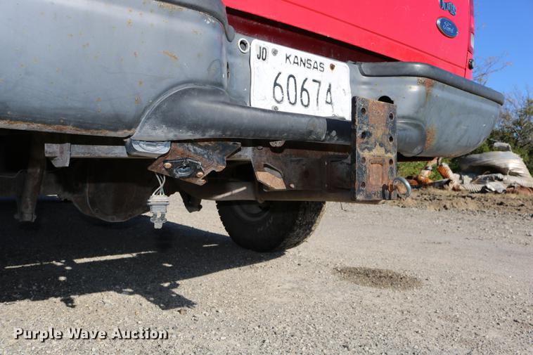 image for item DD0010 2004 Ford F250 Super Duty Crew Cab pickup truck