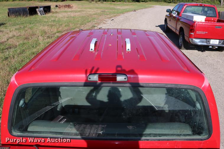 image for item DD0010 2004 Ford F250 Super Duty Crew Cab pickup truck