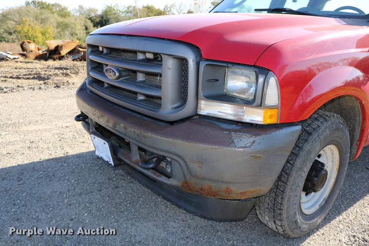 image for item DD0010 2004 Ford F250 Super Duty Crew Cab pickup truck