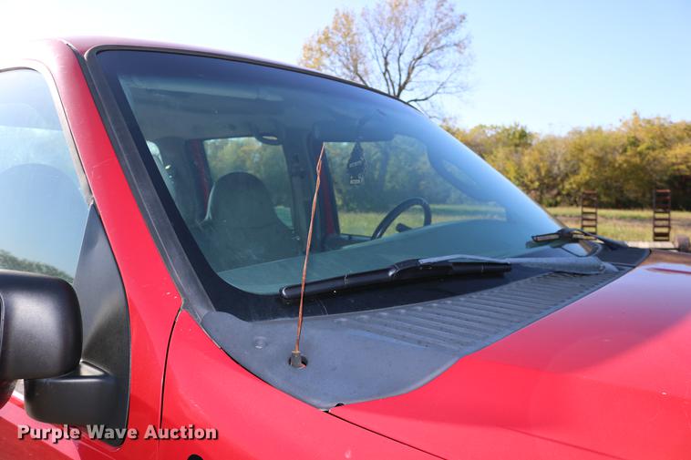 image for item DD0010 2004 Ford F250 Super Duty Crew Cab pickup truck