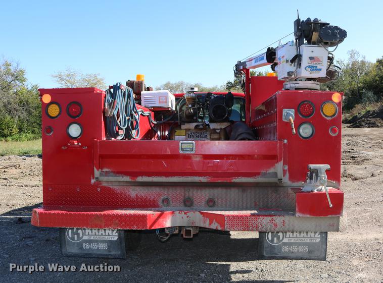 image for item DD0012 2006 Ford F550 Super Duty service truck with crane