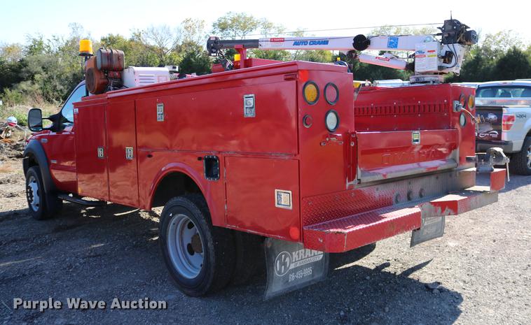 image for item DD0012 2006 Ford F550 Super Duty service truck with crane