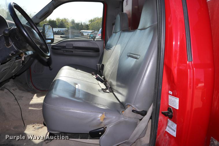 image for item DD0012 2006 Ford F550 Super Duty service truck with crane