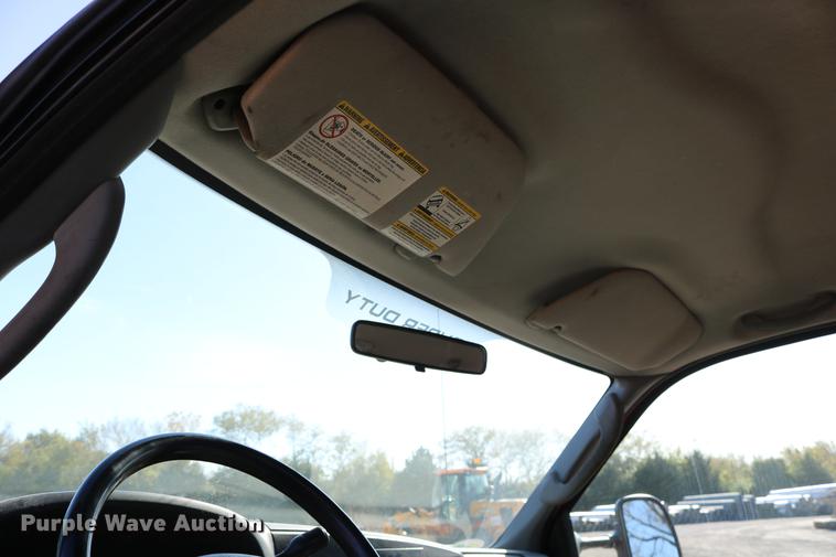 image for item DD0012 2006 Ford F550 Super Duty service truck with crane