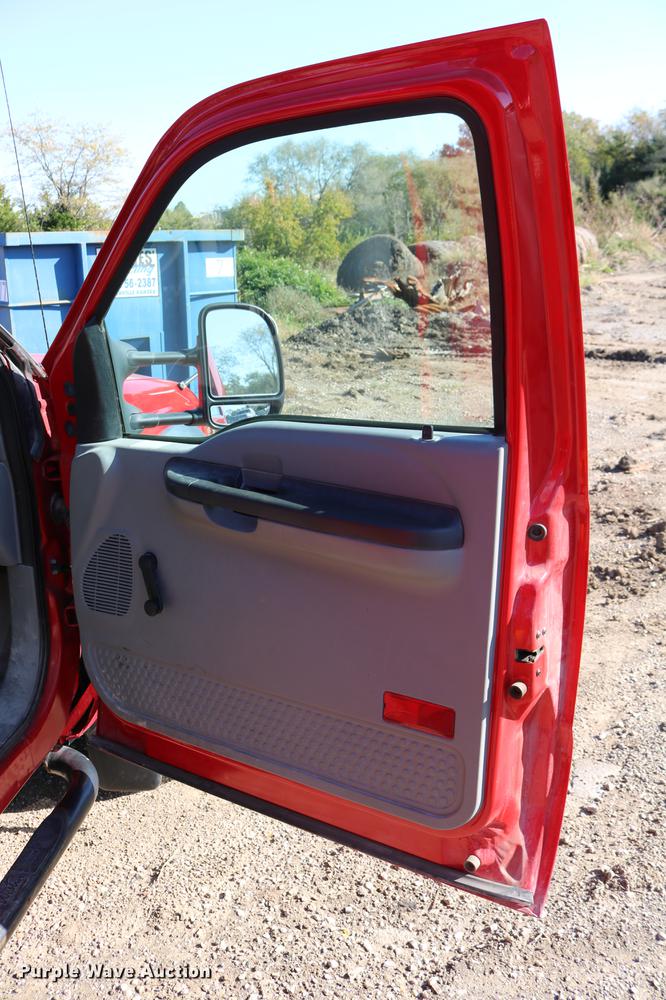 image for item DD0012 2006 Ford F550 Super Duty service truck with crane