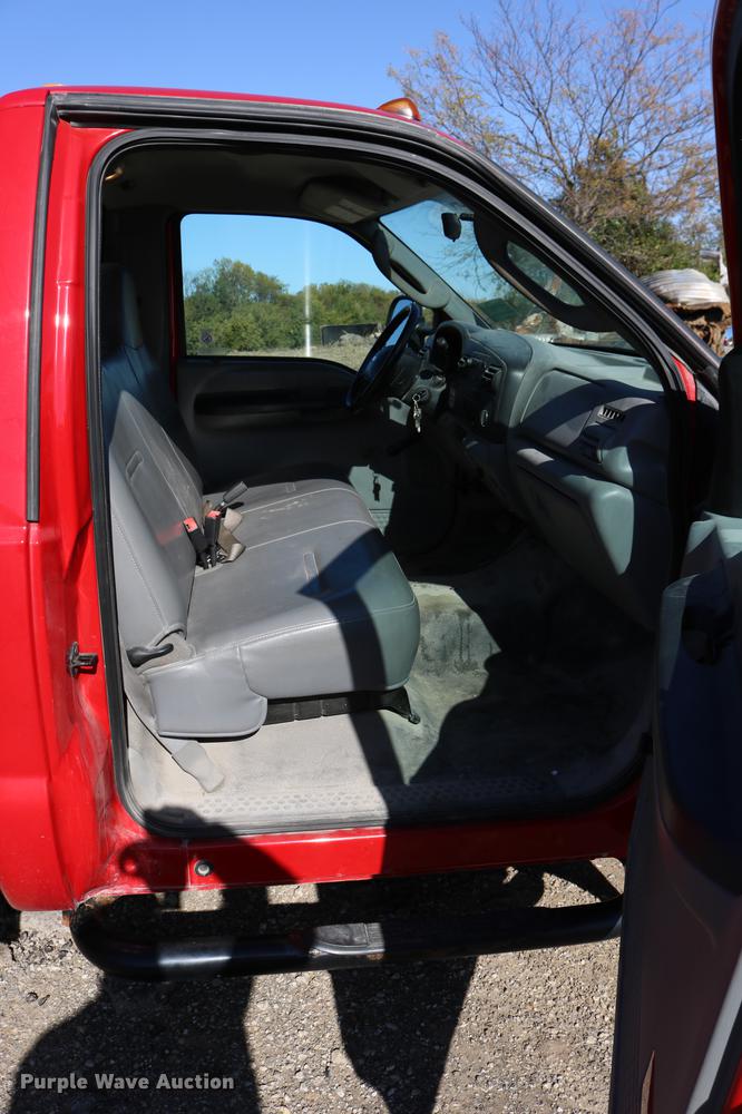 image for item DD0012 2006 Ford F550 Super Duty service truck with crane