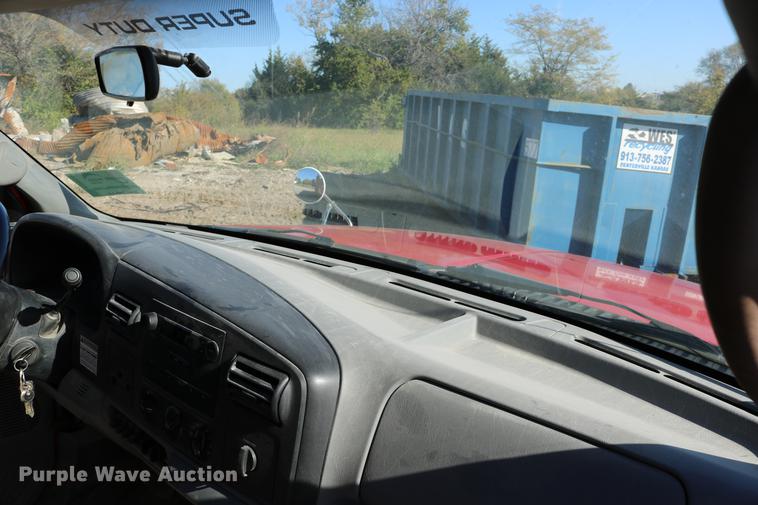 image for item DD0012 2006 Ford F550 Super Duty service truck with crane