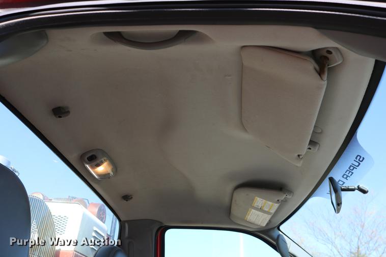 image for item DD0012 2006 Ford F550 Super Duty service truck with crane