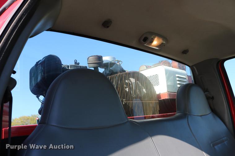 image for item DD0012 2006 Ford F550 Super Duty service truck with crane