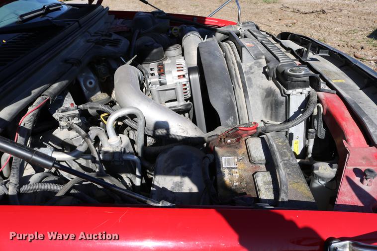 image for item DD0012 2006 Ford F550 Super Duty service truck with crane